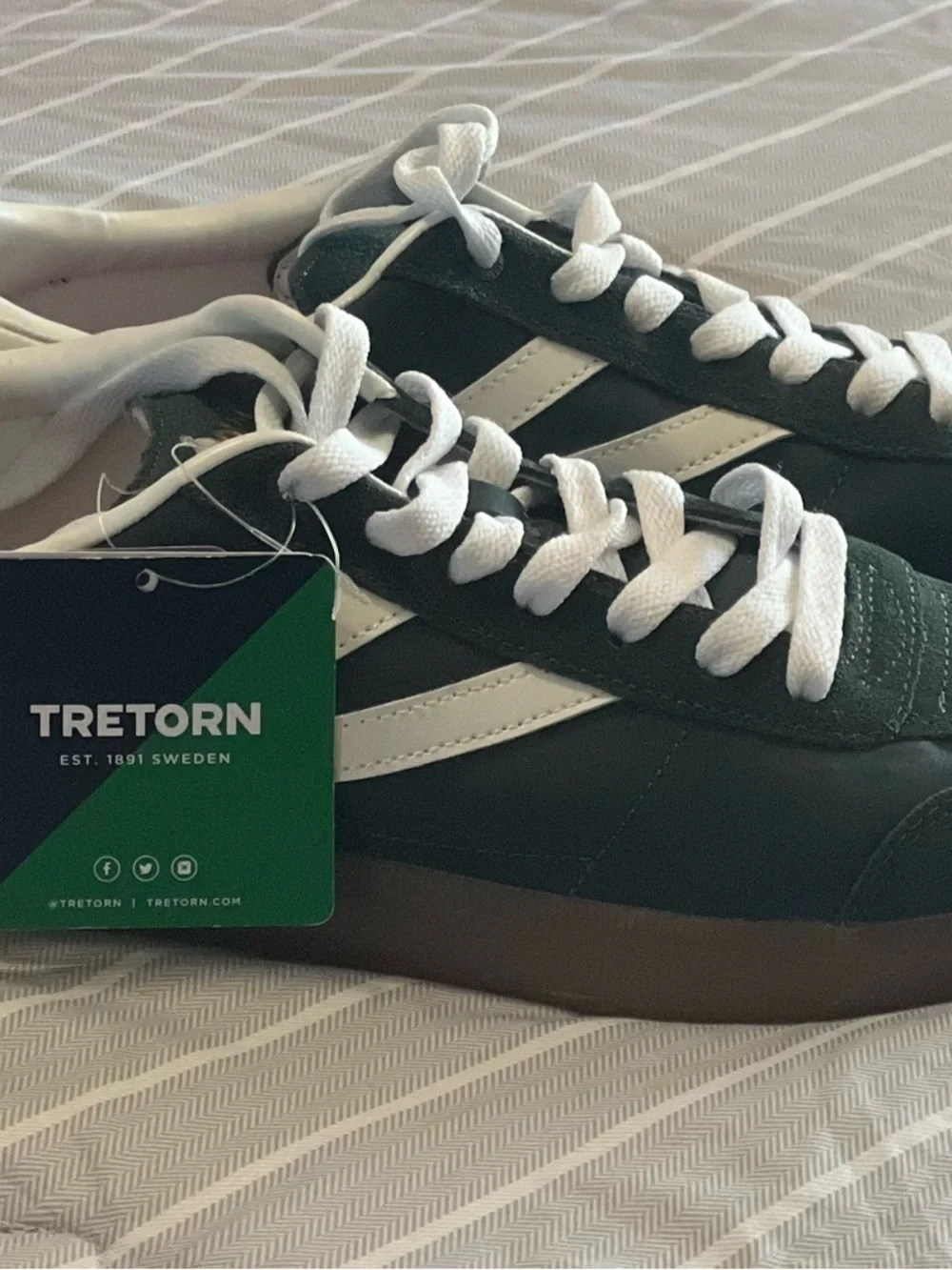Tretorn Green Low-Top Sneakers with White Details - Picture 2 of 11